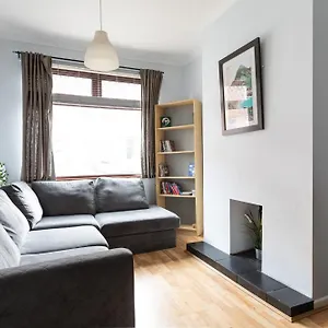 - 3 Bedroom Cosy - Walking Distance To , Belfast United Kingdom